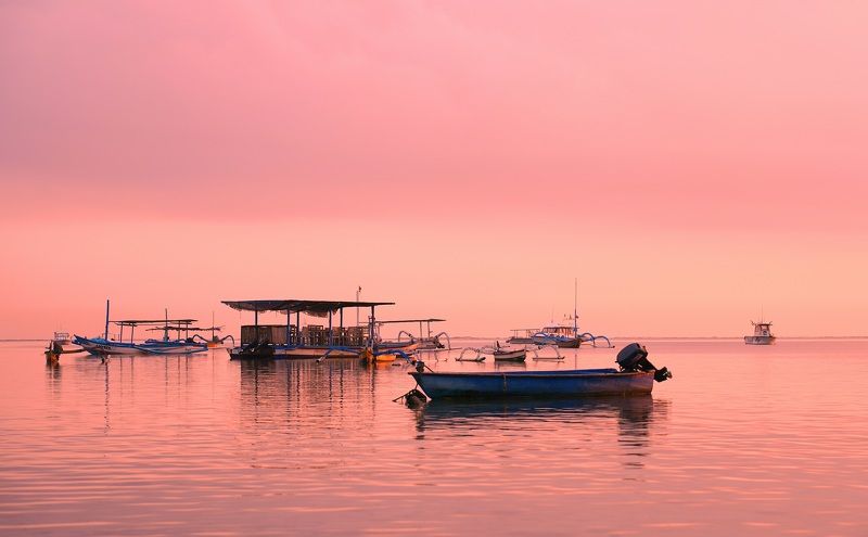 dawn, sunrise, shore, sea, ocean, sky, horizon, boat, color, light, reflection, landscape, nature, morning, bright, jukung Pink morning фото превью