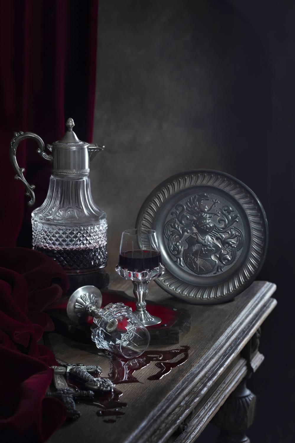 вино, бокал, оружие, клинок, олово, фужер, декантер, кубок, средневековье, натюрморт, алкоголь, напиток, красное, разлить, битва, после битвы,, Kostomarova Alla