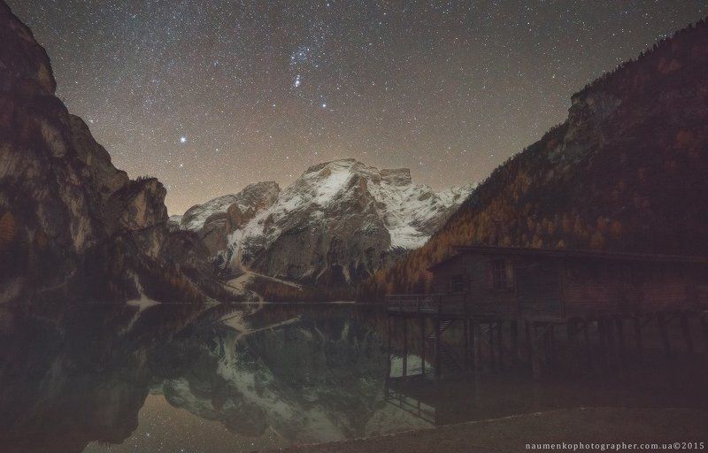италия,доломиты,braies,озеро,ночь,горы,снег,sony,a7r,пейзаж Италия. Звездная ночь на озере Braies. фото превью
