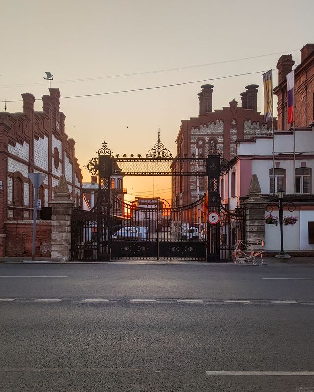 Где-то на улицах волжского города фото превью
