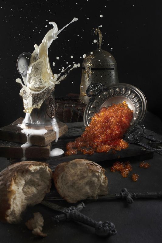 доспехи, оружие, пиво, брызги, кружка, клинок, шлем, хлеб, натюрморт, еда, икра, деликатес, осетровые, омега, полезное, натуральная, Рыцарские изыски фото превью
