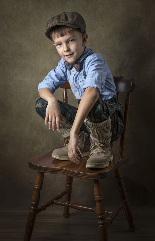 мальчик, кепка, стул, подтяжки Ну, че как...? фото превью