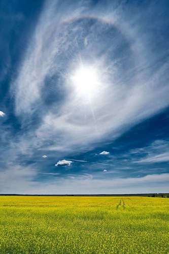 22 degree sun halo