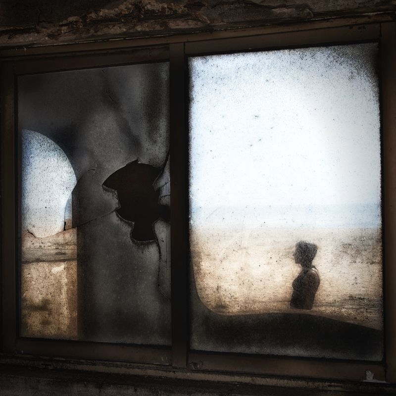 The Mirror фото превью