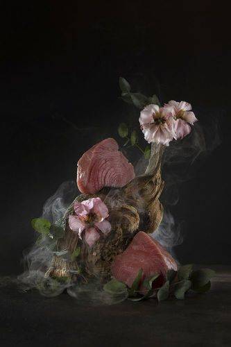 Тунец и цветы