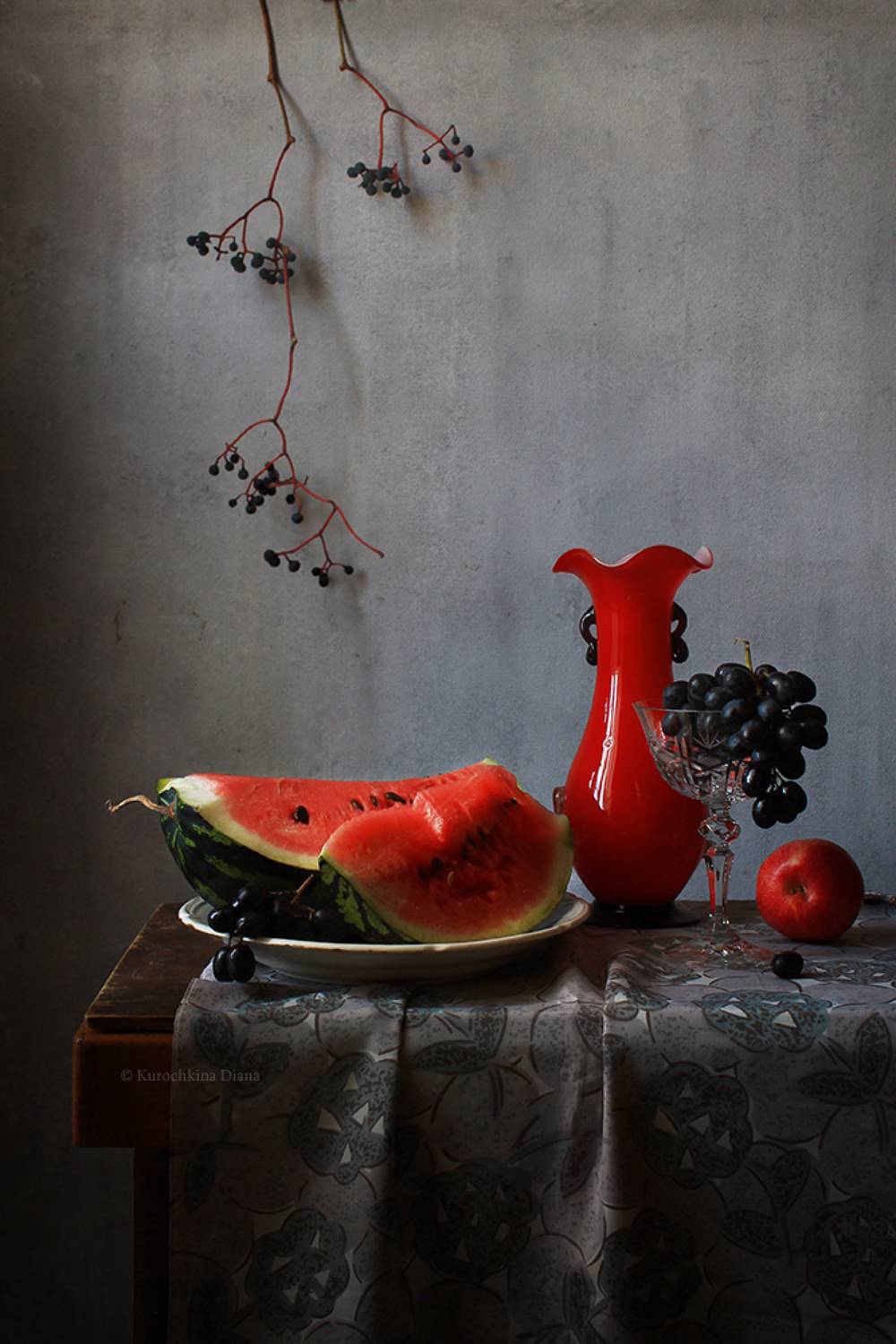 натюрморт, красная ваза, арбуз, Курочкина Диана