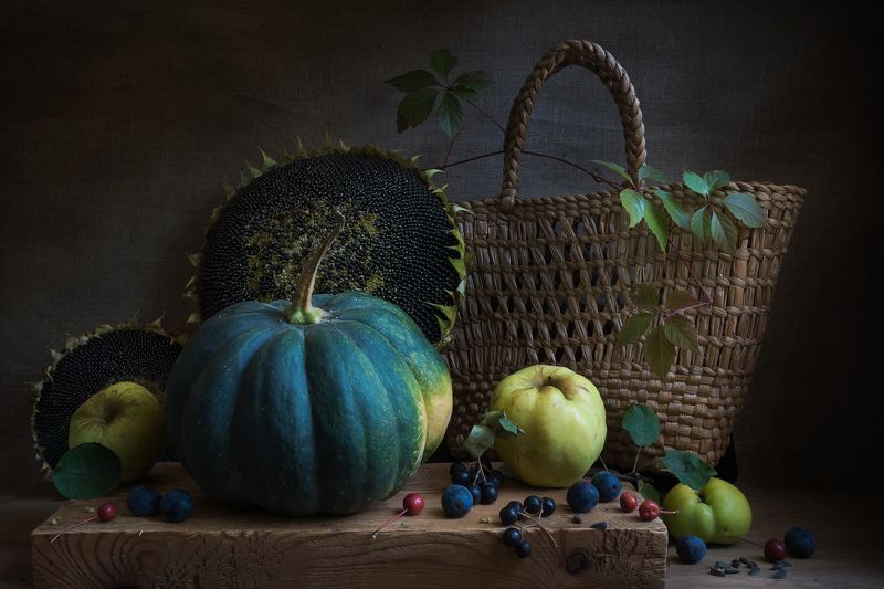 Натюрморт с тыквой и яблоками фото превью