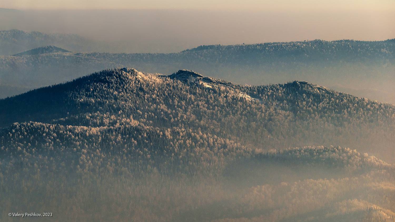 гора зелёная, зима, утро, мороз, иней, морозная дымка, рассвет, пихты, кедры, тайга, скалы, шерегеш, горная шория, сибирь, Пешков Валерий