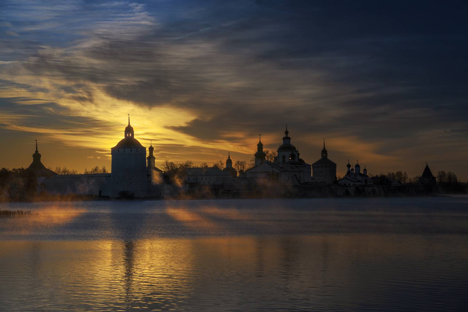 кирилло-белозерский монастырь, кириллов, утро, осень, Зверев Олег