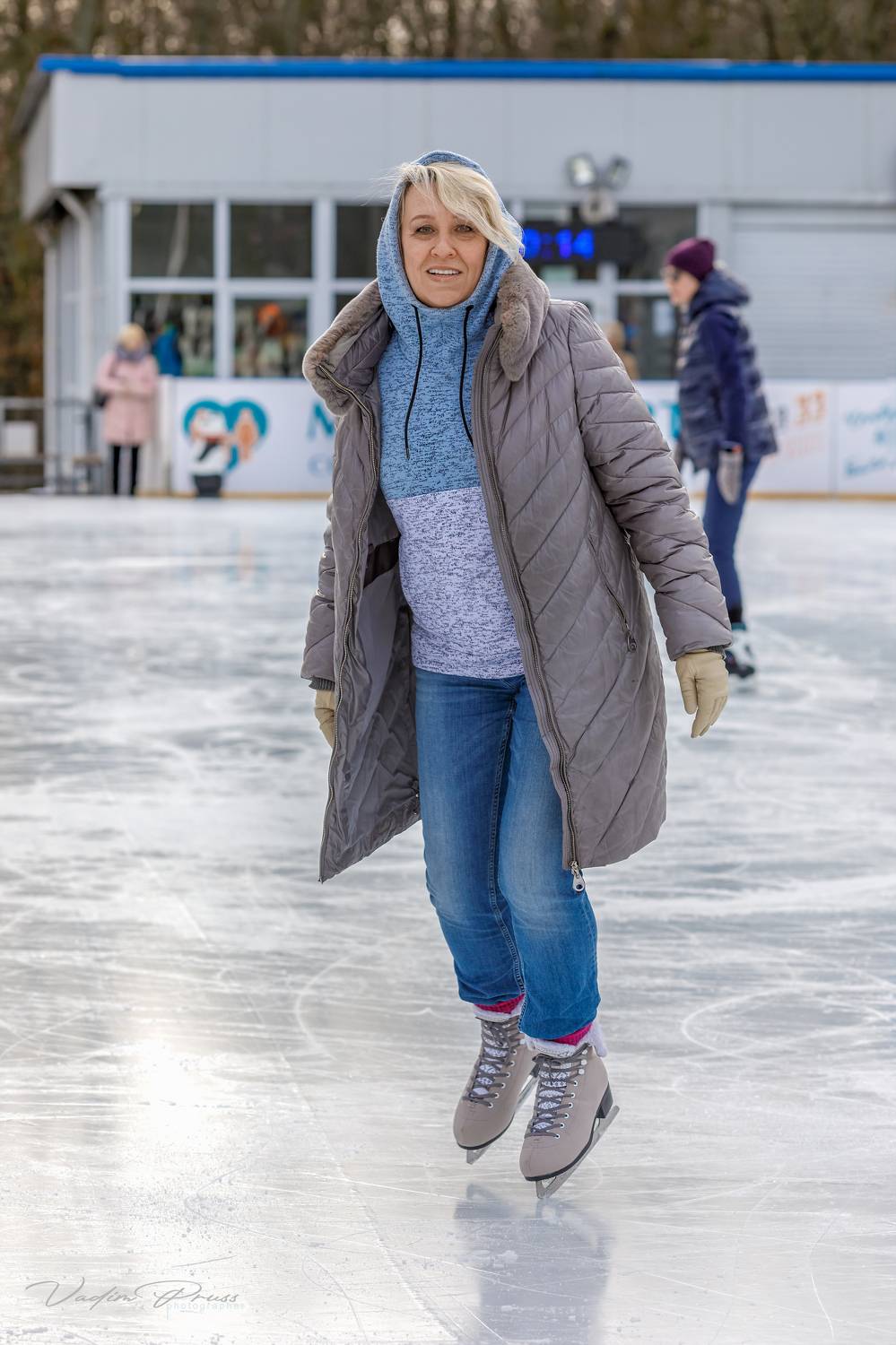 каток, развлечение, город, зима, женщина, позитив, настроение, фотография, стрит, Калининград, Свирин Вадим, Россия, ice rink, entertainment, city, winter, woman, positive, mood, photography, street, Kaliningrad, Svirin Vadim, Russia, Vadim Svirin