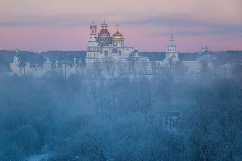истра, храм, туман, подмосковье, зима Истра на рассвете фото превью