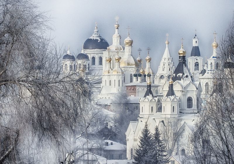 Где-то есть город тихий как сон....