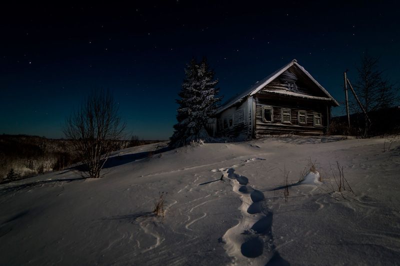 Что за дом притих, Погружен во мрак, На семи лихих Продувных ветрах? фото превью