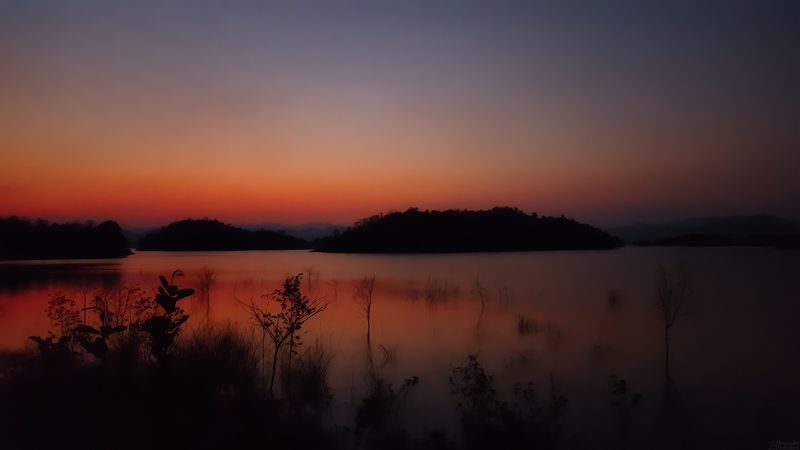 На стыке золотого и синего часа фото превью