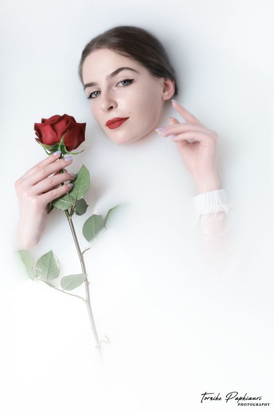 milk, woman, rose, georgia Two milk roses фото превью