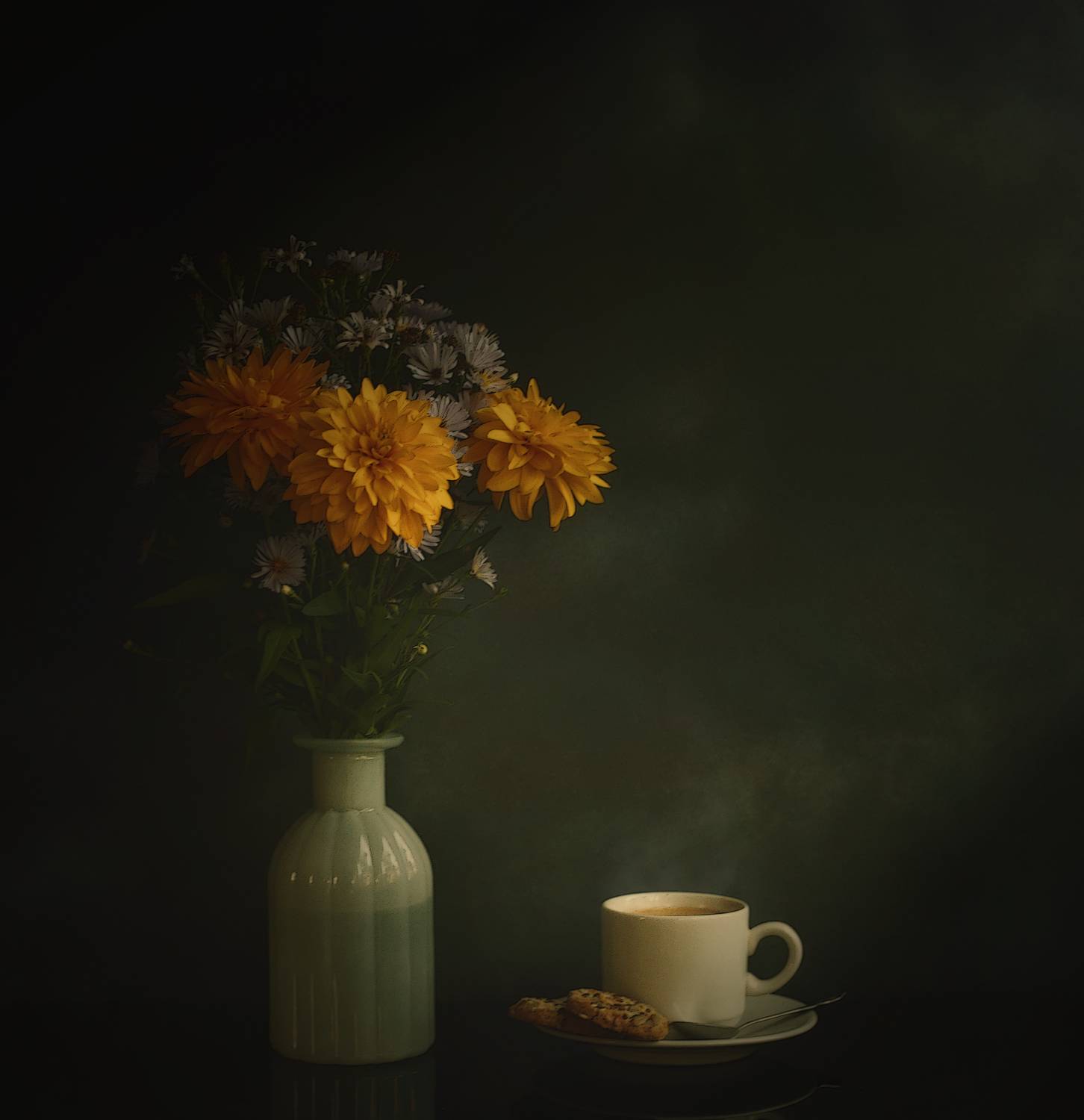 coffee, cookies, flowers, still life,цветы, натюрморт, фото натюрморта, еда, кофе, печенье, чайник, утро, темно, легкий, затемненный, напиток, закуска, ваза, Стасов Виталий