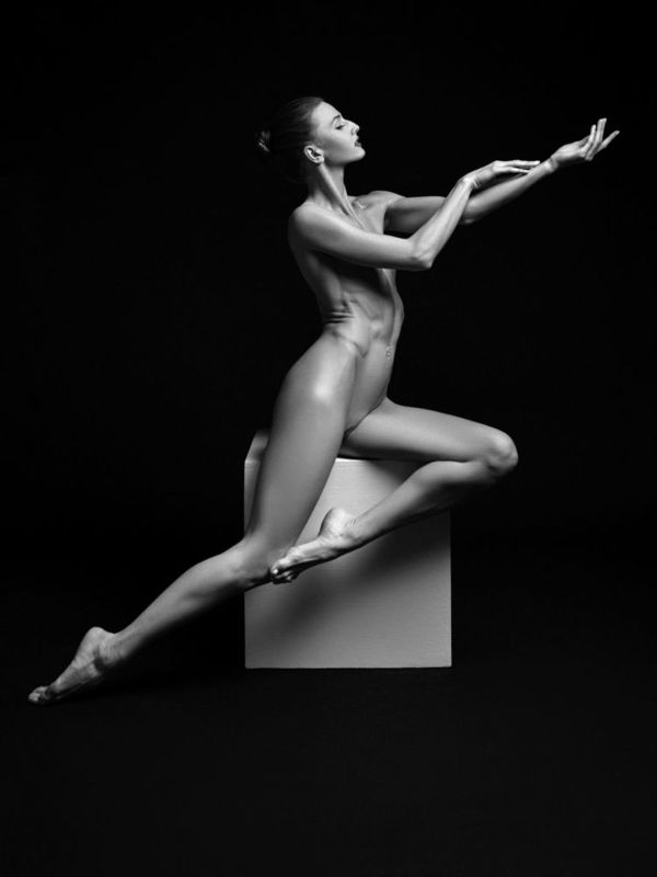 чб обнаженная девушка студия Марина фото превью