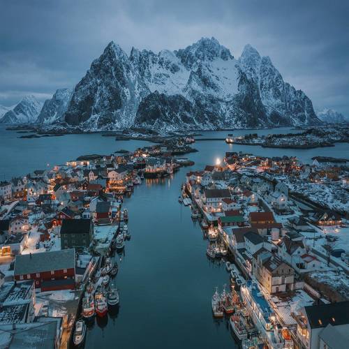 Fishing village Henningsvaer
