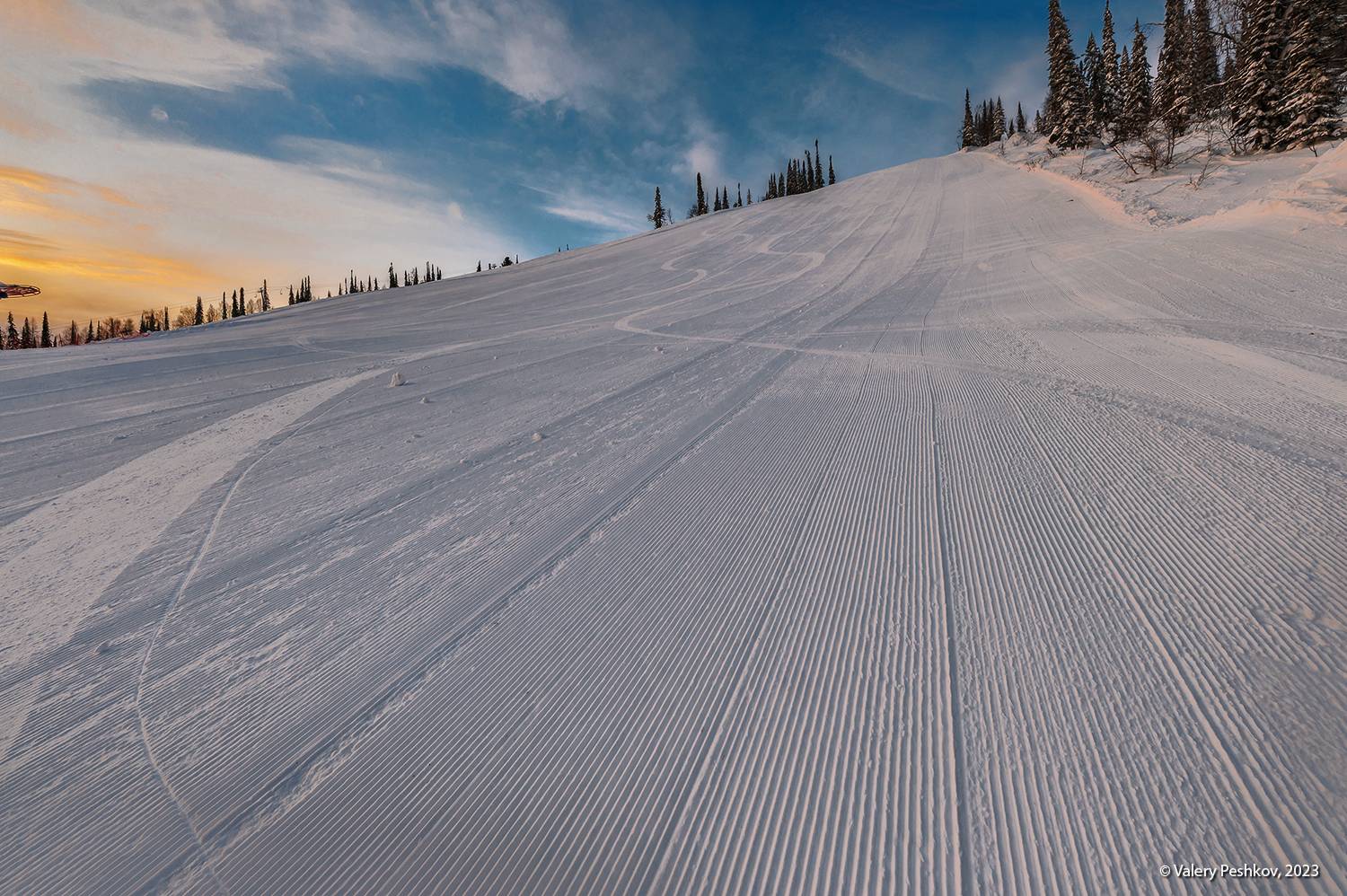 гора зелёная, горнолыжный склон, ратраки, вельвет, зима, утро, рассвет, шерегеш, горная шория, сибирь, Пешков Валерий