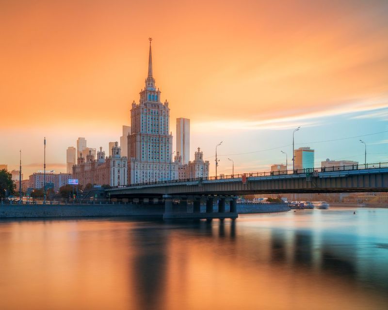 москва, закат, Москва река, гостиница Украина, редиссон, radisson, золотой закат, длинная выдержка, закат на москве реке, закатное небо, оранжевое Золотой закат фото превью