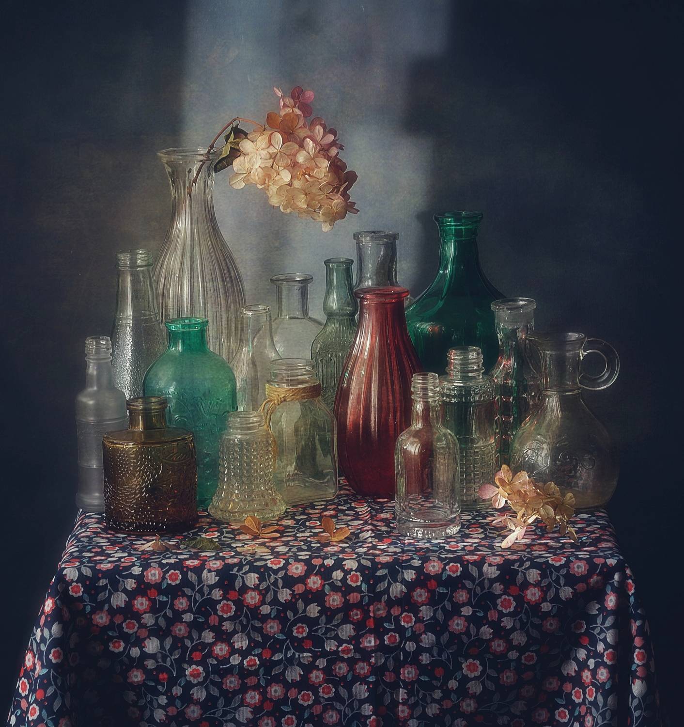 натюрморт,стекло,бутылки,гортензия, Наталия К
