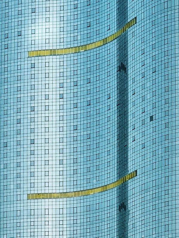 Two golden lines фото превью