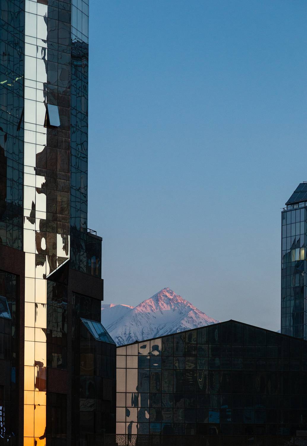 город,горы,здание,небо,cityscape,travel,отражение,стекло, Алексей Гусев