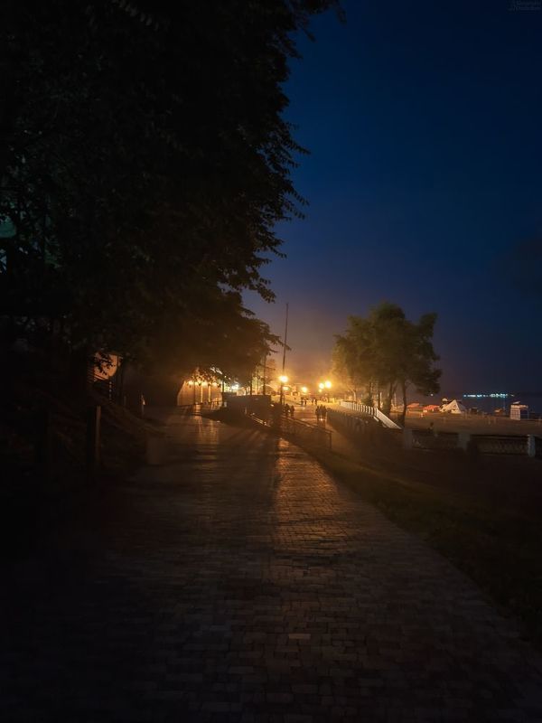 Где-то на улицах волжского города фото превью