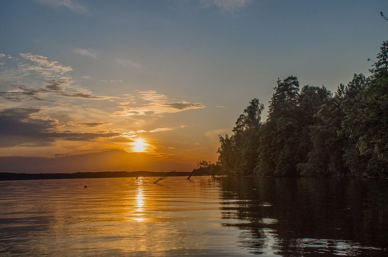 Закат на озере фото превью