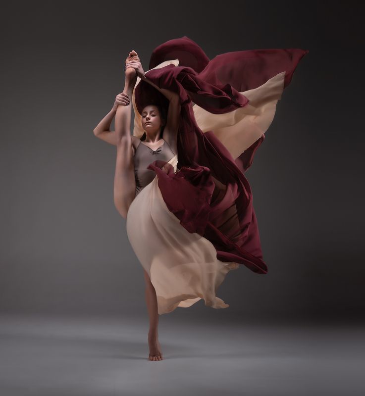 Гимнастка фото превью