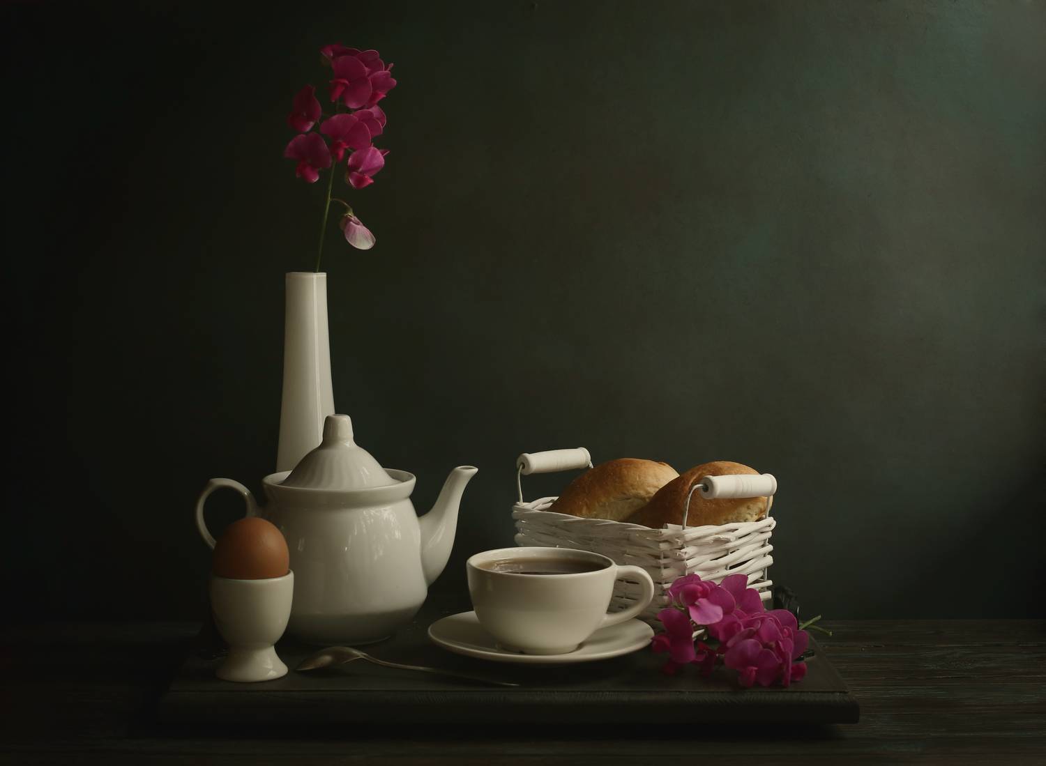 завтрак, чай, чашка, ложка, цветы, натюрморт, яйцо, свет, оттенки, breakfast, tea, cup, spoon, flowers, still life, egg, light, shades, Стасов Виталий