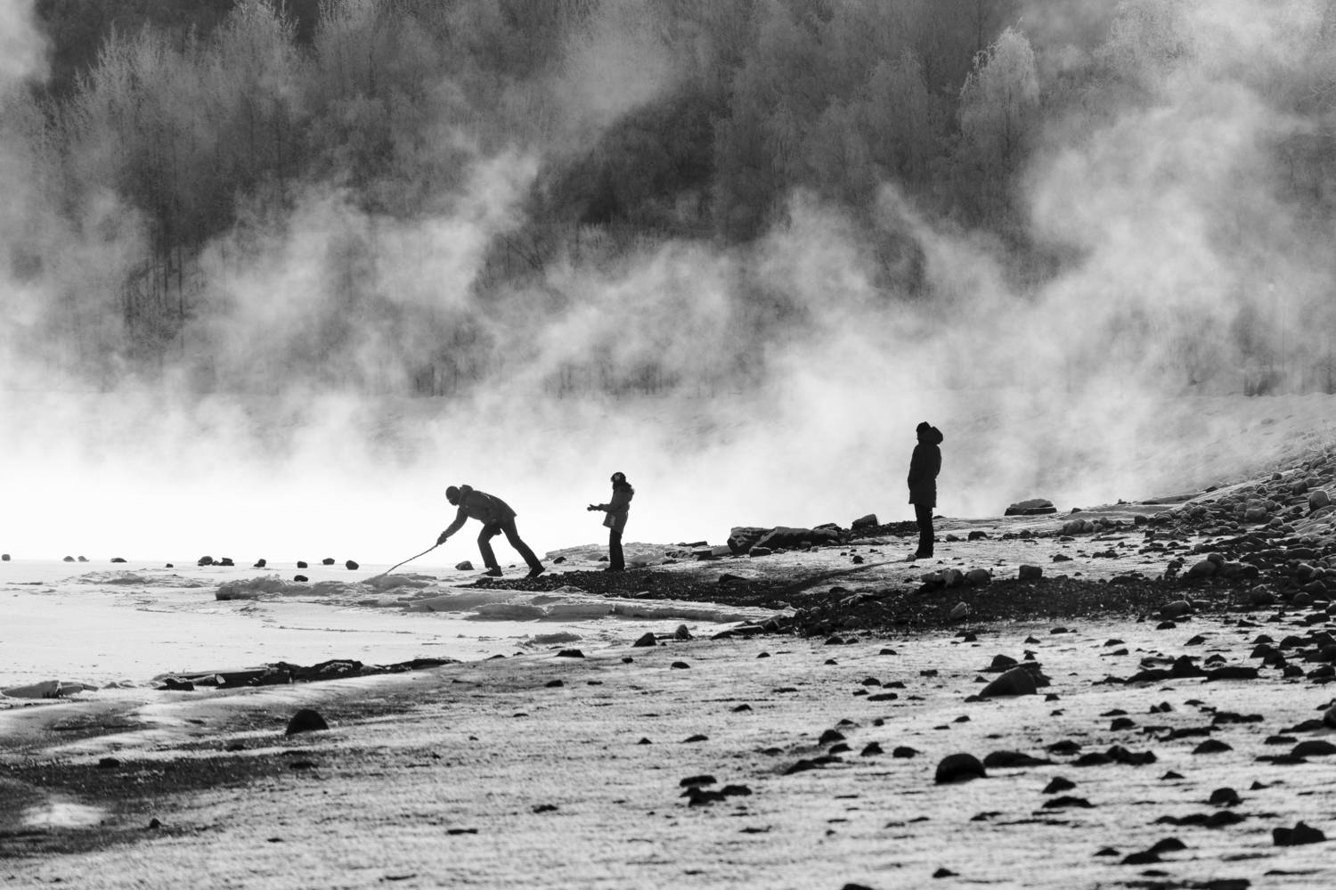 пар, мороз, берег, человек, наклон, силуэт, Коломенское, камни, Дмитрий Ткаченко