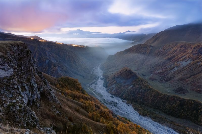 Рассвет над ущельем фото превью