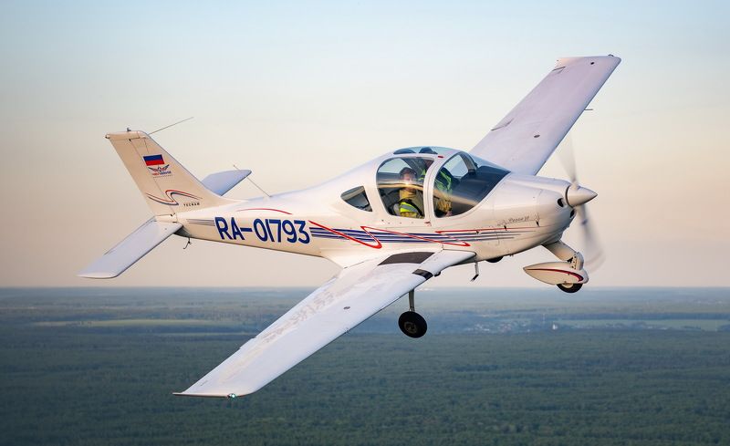 маленький беленький самолетик фото превью