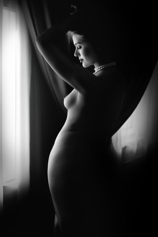 у окна фото превью