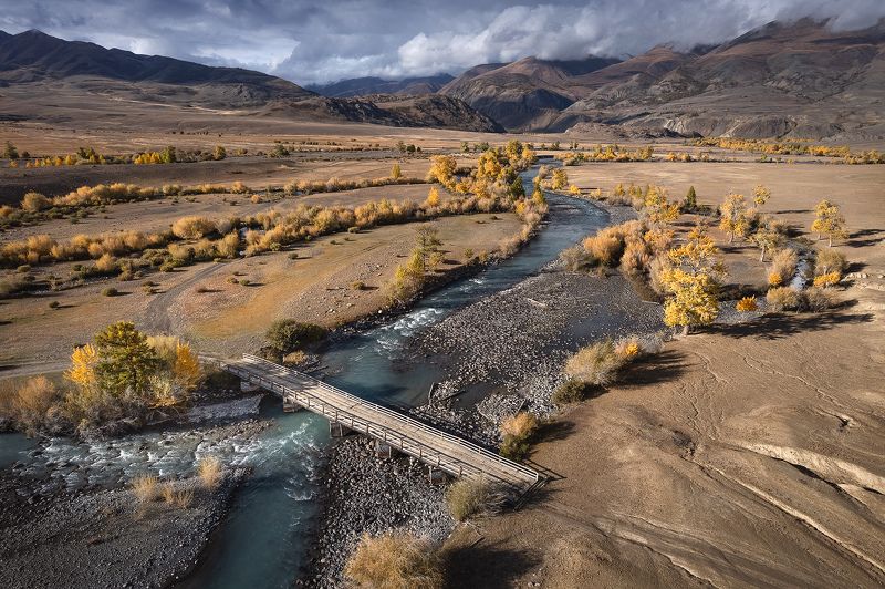 За мостом в дали фото превью