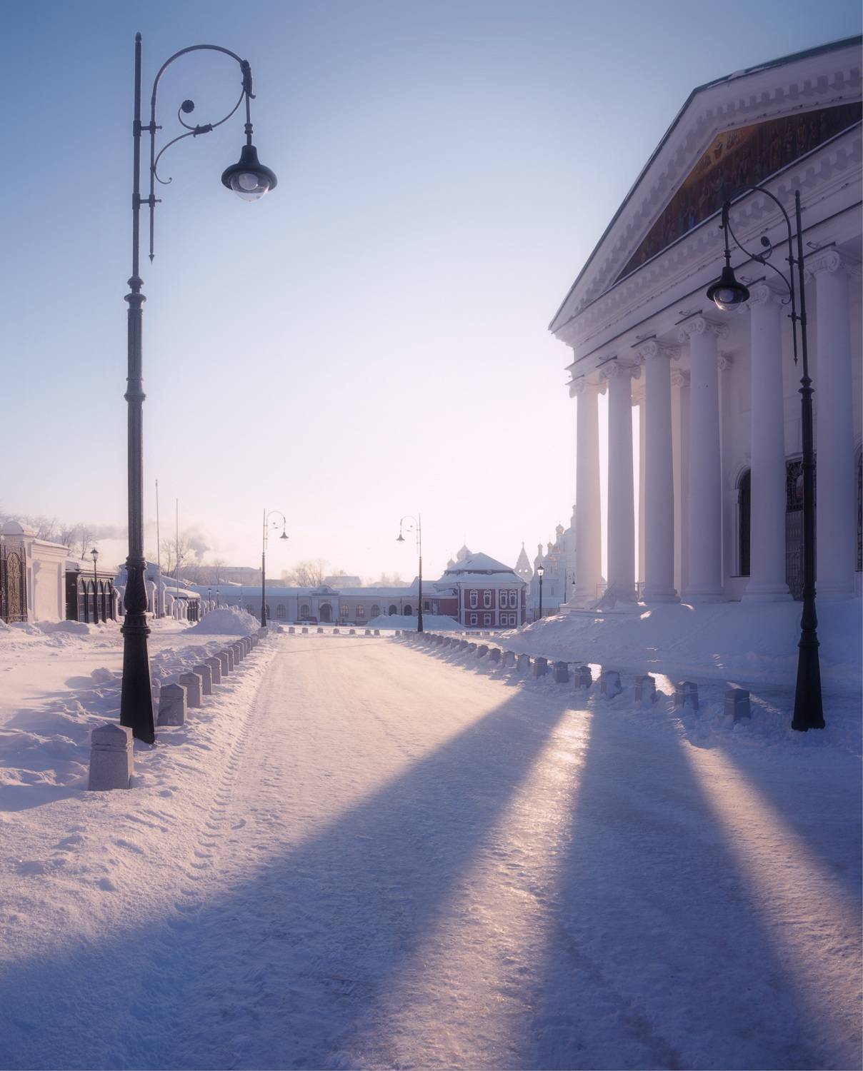 колонны тени фонари, Вера Петри