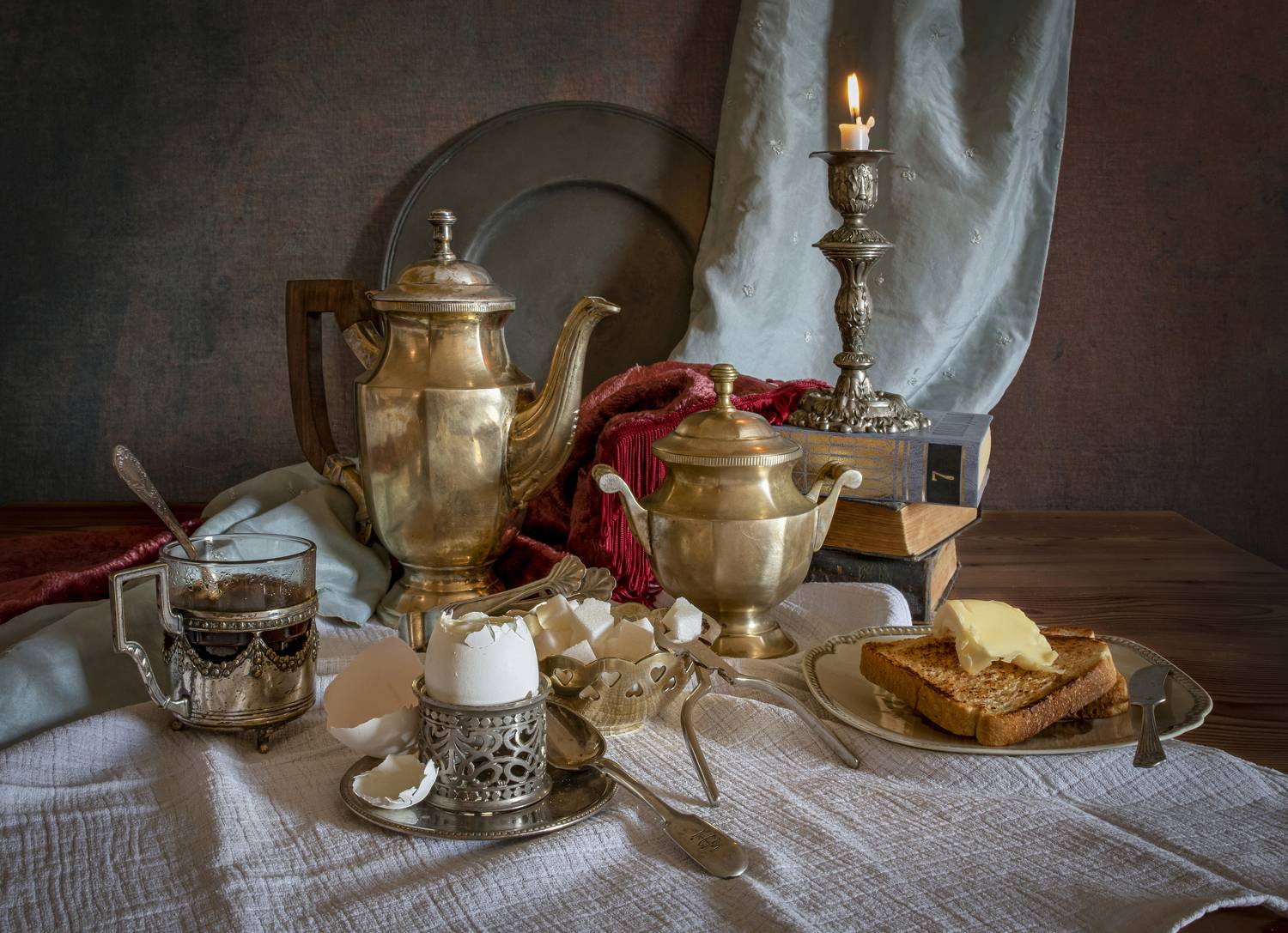 Завтрак, посуда, свеча, яйца, тосты, стакан, сахар, книги., Горбачева Маментьева Татьяна
