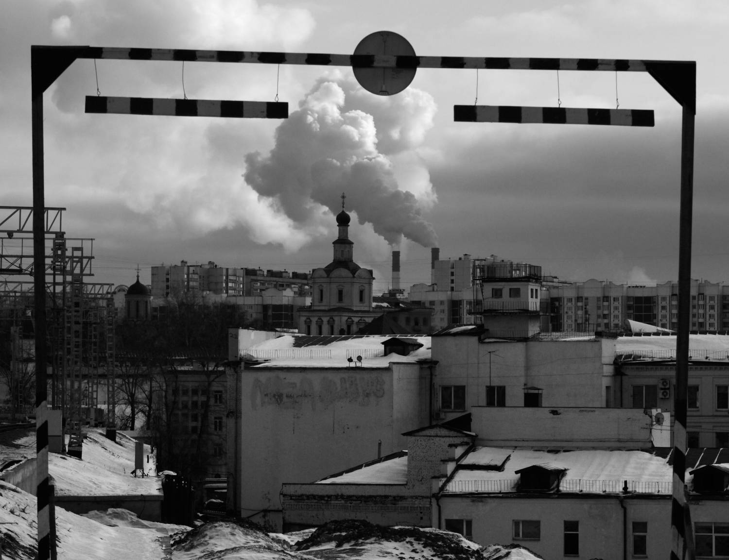 ограничение высоты, дым, крыши, церковь, ж/д пути, знак, Дмитрий Ткаченко