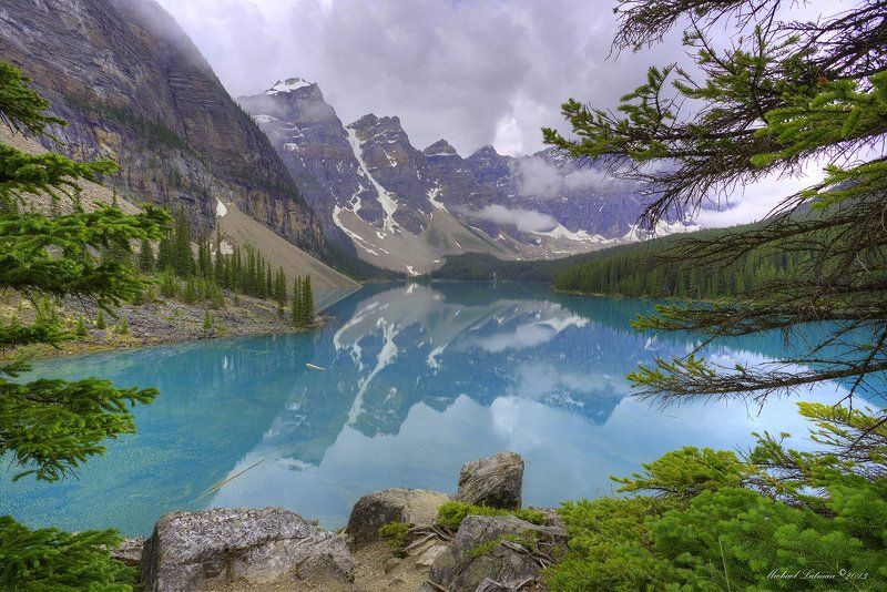 Beautiful, Blue, Clouds, Green, Lake, Moraine, Reflections, Rocky Mountaims, Summer, Treas Misty morning on Lake Moraine фото превью