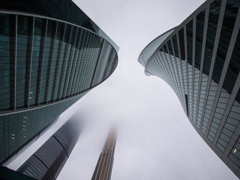 Запутались в облаках. Сити. Сегодня утром фото превью