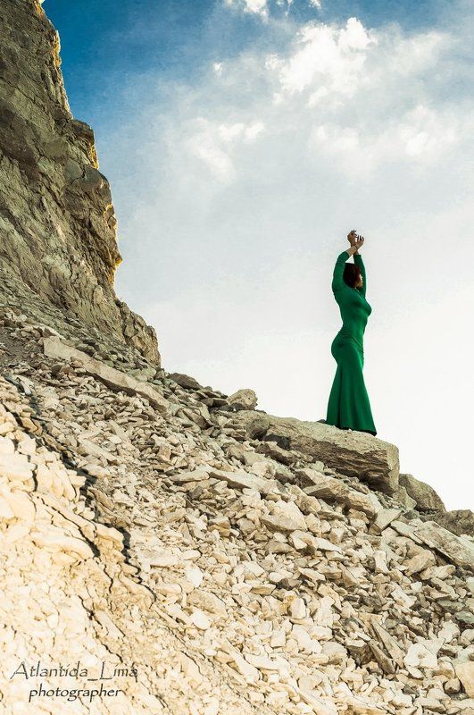 девушка мечта закат скала утес статуя камень небо красиво AtlantidaLima Вдохновение просторами реки Волги фото превью
