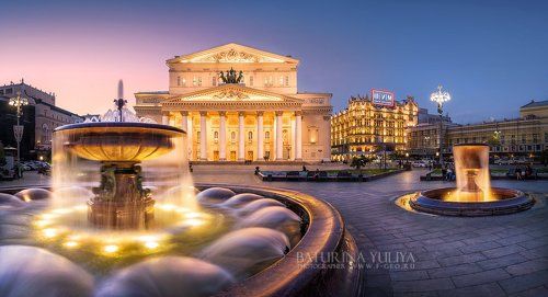 Брызги фонтана у Большого театра
