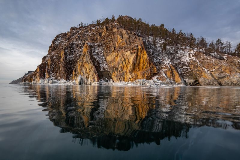 Скалы Хариусовой бухты фото превью