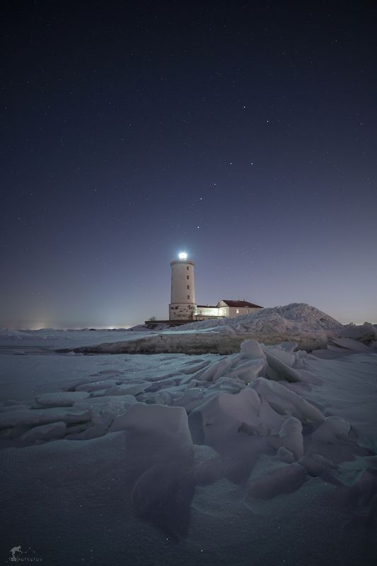Толбухин маяк под ковшом Большой Медведицы фото превью