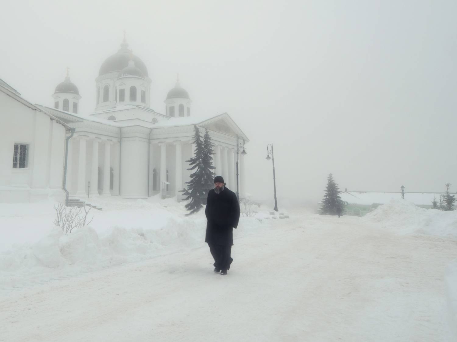 человек церковь дорога туман, Вера Петри