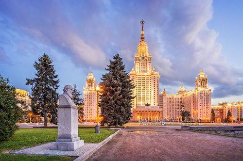 МГУ в подсветке, Москва