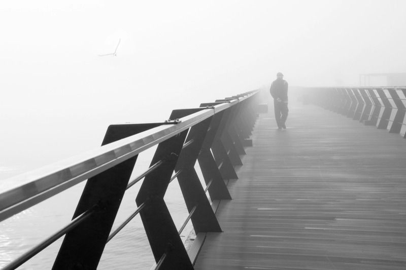 пирс, туман, человек, ритм В туман фото превью