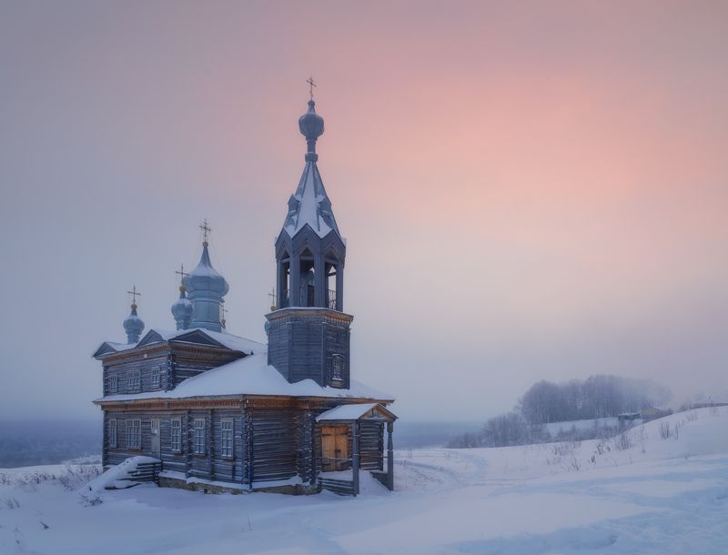 Утром у церкви фото превью