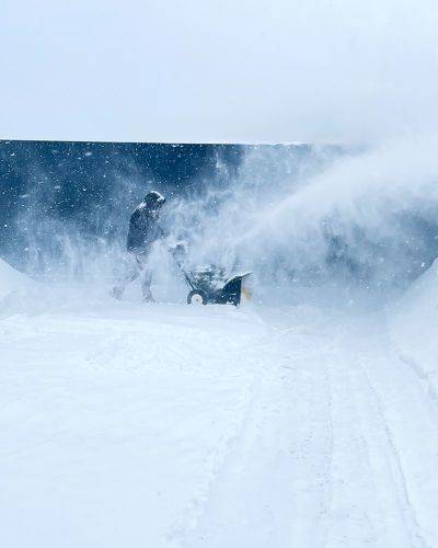 Снежная зима